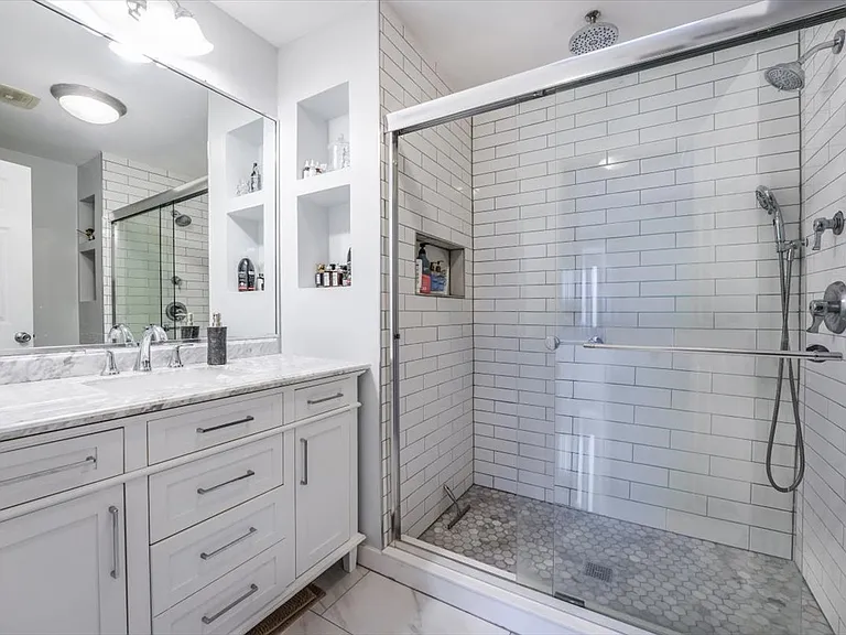 211 Madison St #4 — Photo 14