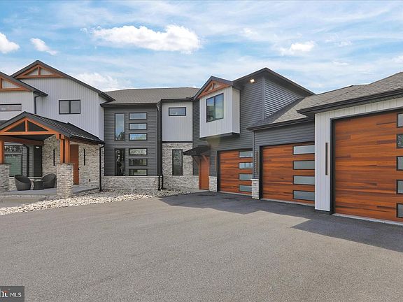 2nd image of 1064 Rick Rd