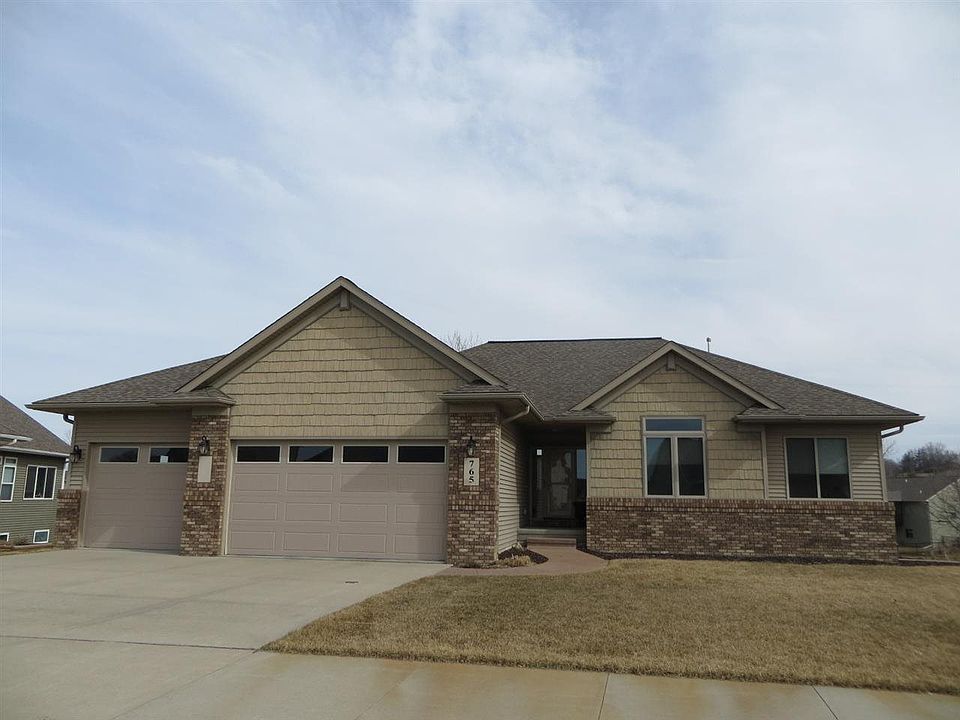 1st image of 765 Pheasant Ln