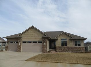 765 Pheasant Ln, North Liberty, IA 52317