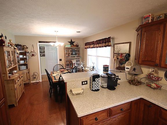 3rd image of 43 Brent Dr
