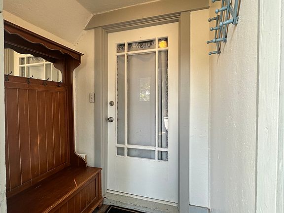 3rd image of 1070 N 1st St