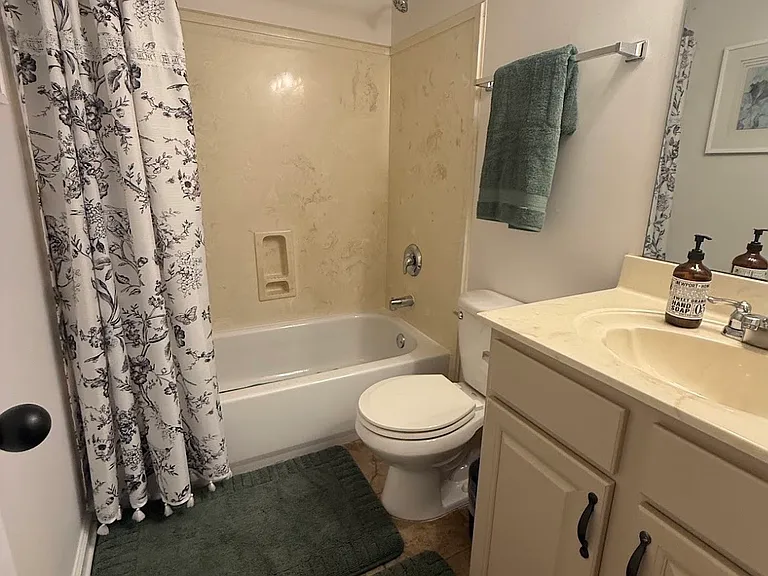210 S McLean Blvd — Photo 5