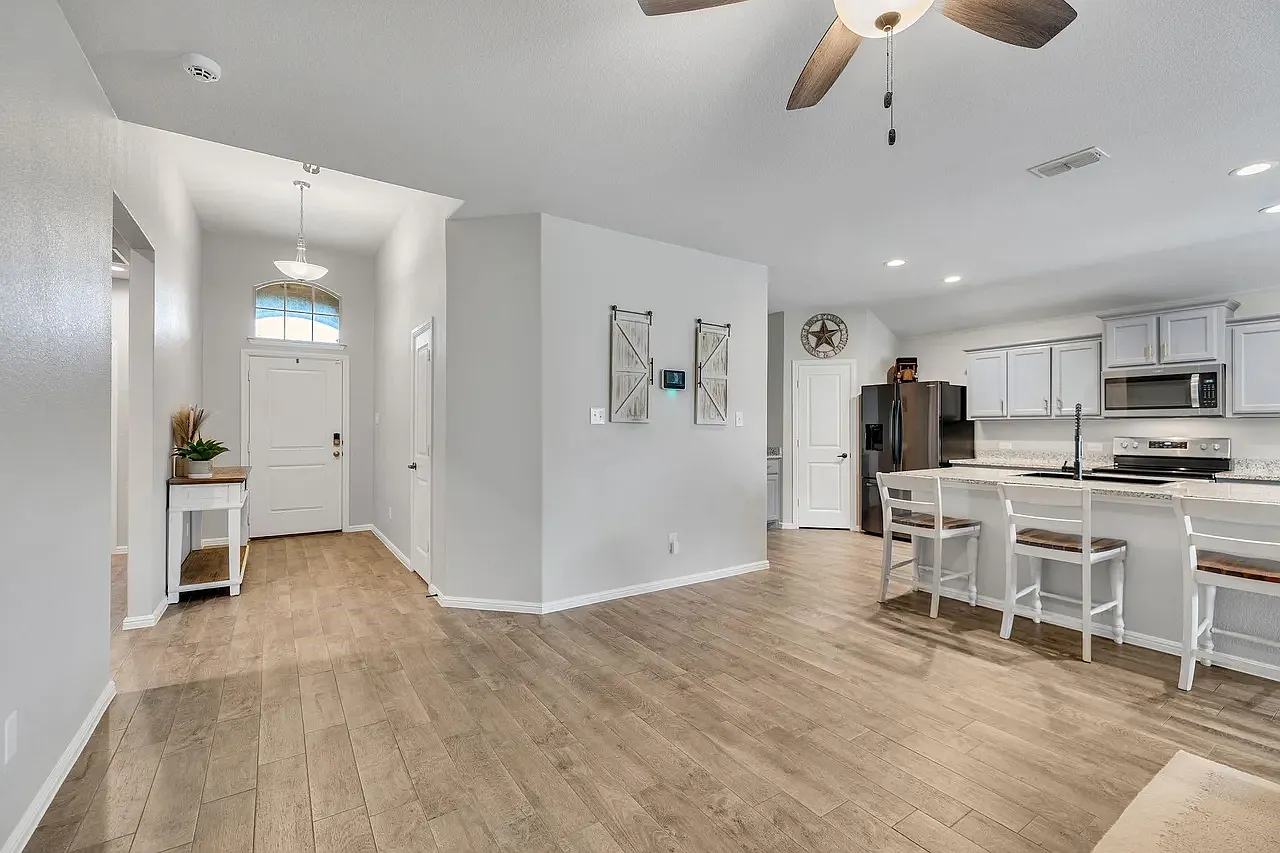 4 bed, 1786 sqft, $2,275 — Photo 3