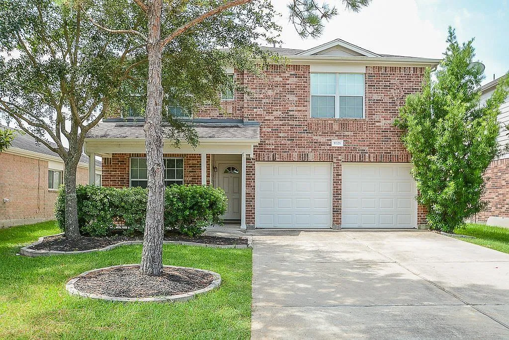 4 bed, 2.5 bath, 2432 sqft, $2,300 — Photo 1