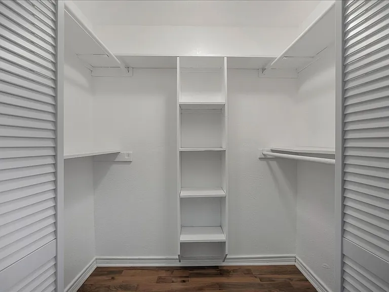 2202 Brook Ave — Photo 20