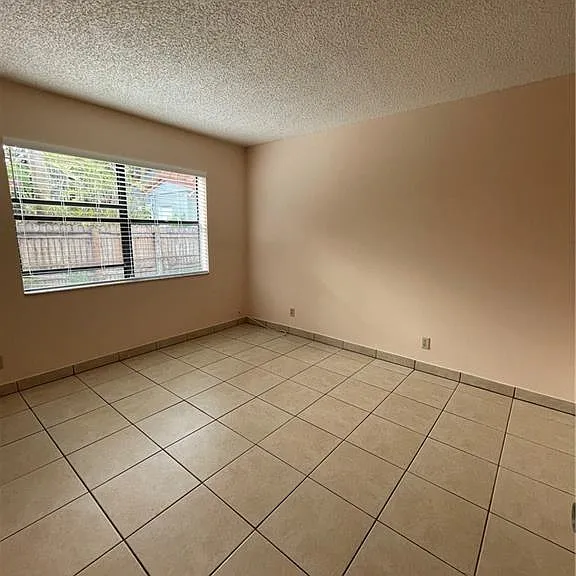 1112 NE 13th Ave #2 — Photo 7