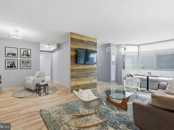 7111 Woodmont Ave APT 518, Bethesda, MD 20815