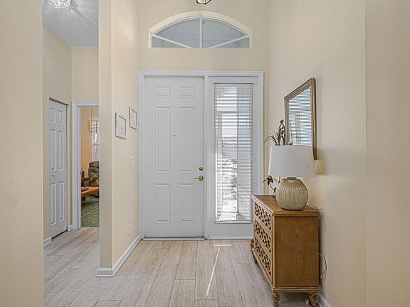 3rd image of 306 NW Shoreview Drive