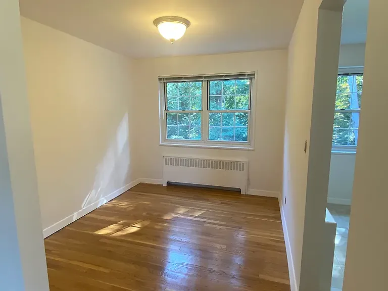 90 Northfield Ave — Photo 7