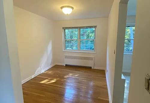 90 Northfield Ave Photo 1
