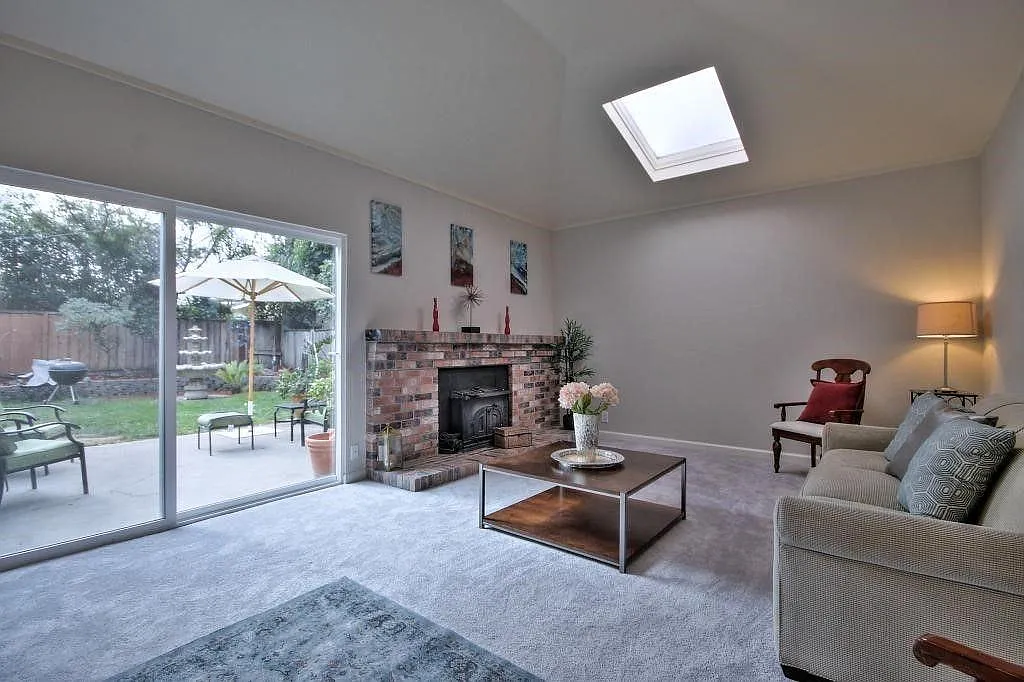 4 bed, 1559 sqft, $4,650 — Photo 4