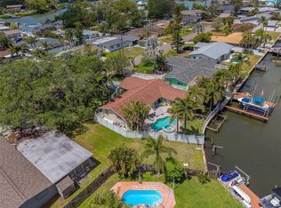 2017 Cove Dr, Largo, FL 33774