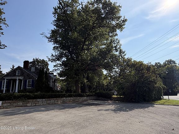 4th image of 3939 Old Brownsboro Rd