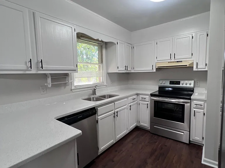 309 Elmhurst Ave — Photo 9