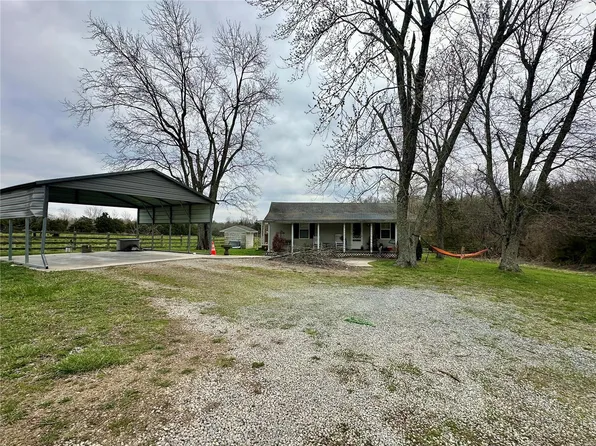 5004 Schilling Rd, Farmington, MO 63640