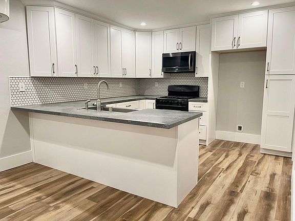 4th image of 319 Coronado Ave