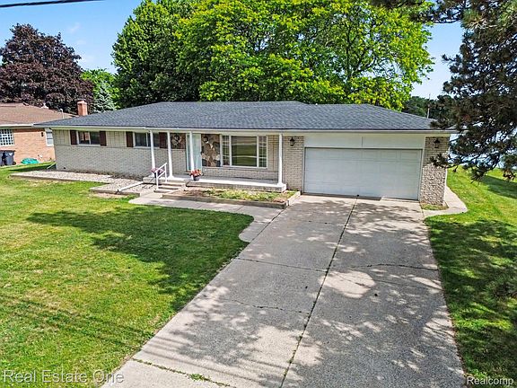 3rd image of 1347 E Square Lake Rd
