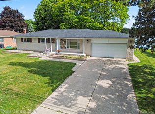 1347 E Square Lake Rd, Troy, MI 48085