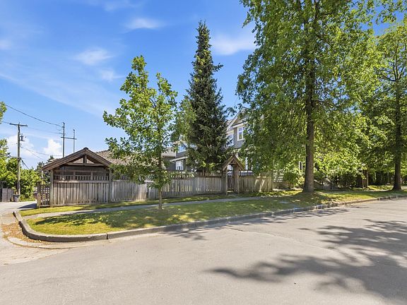 2nd image of 4188 Balaclava St