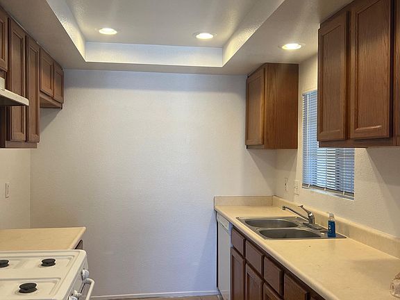 4th image of 149 W 6th St APT 20