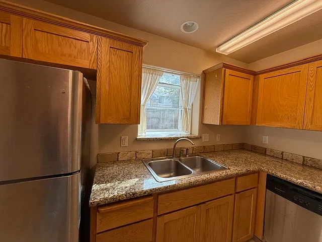 2 bed, 2.5 bath, 1128 sqft, $1,950 — Photo 2