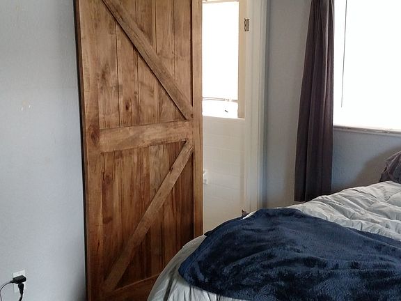 3rd image of 1619 Elizabeth Ln