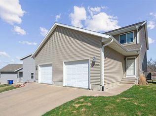 2129 Sugar Creek Dr NW #B, Cedar Rapids, IA 52405