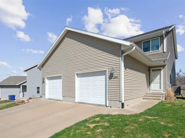 2129 Sugar Creek Dr NW #B, Cedar Rapids, IA 52405