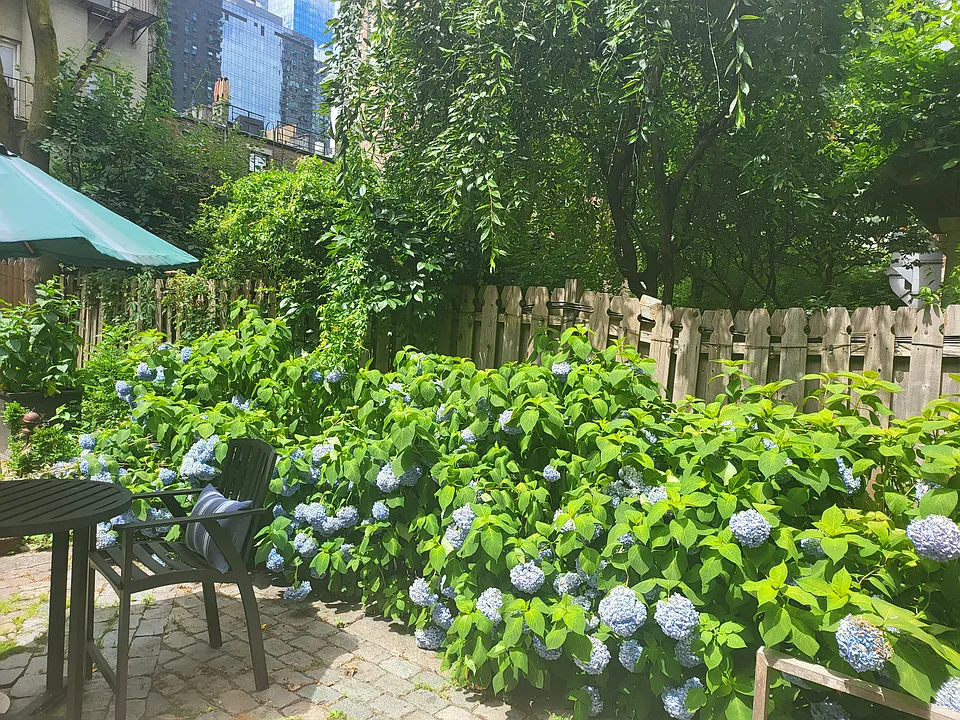428 W 44th St #GARDEN