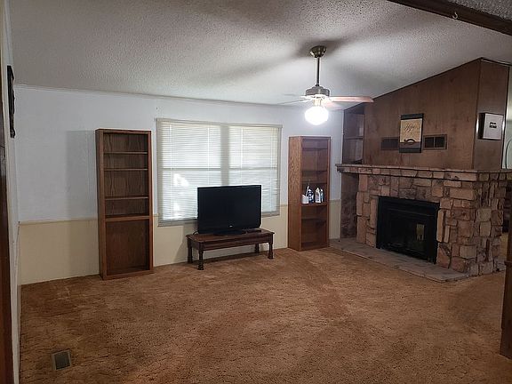 5th image of 401 Stone Oak St