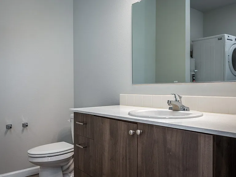 One Bedroom Bathroom