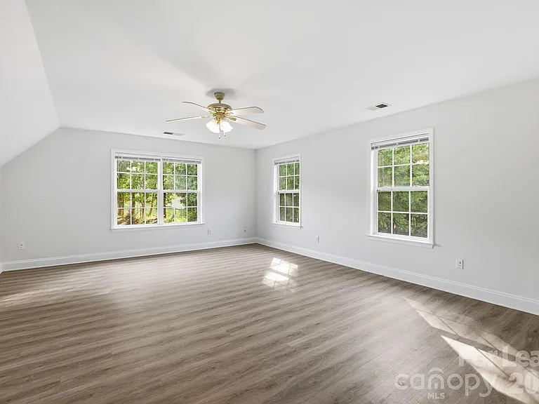 512 Bearbrook Ln — Photo 26