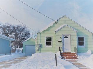 711 7th St NW, Minot, ND 58703