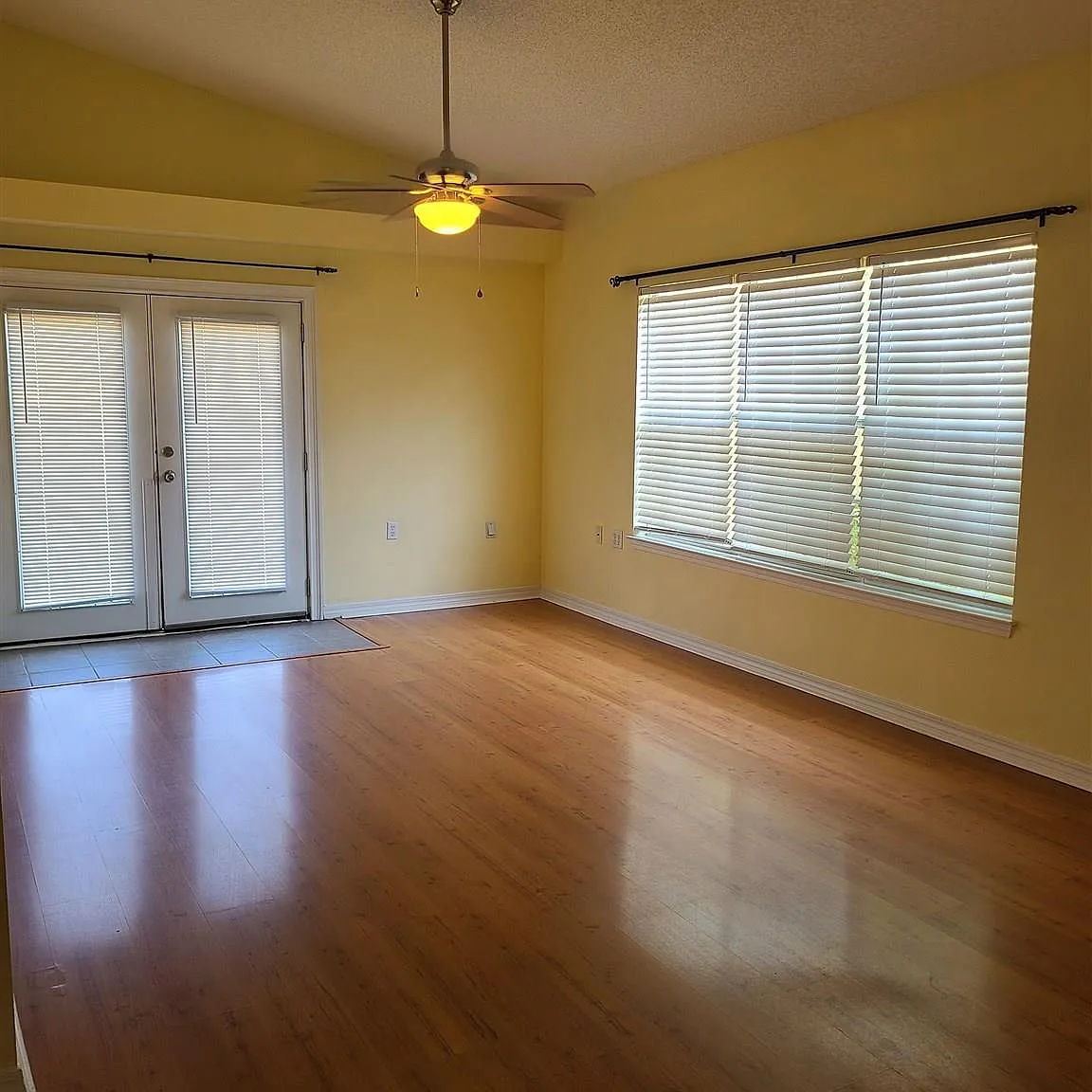 3 bed, 2.0 bath, 1331 sqft, $1,850 — Photo 2