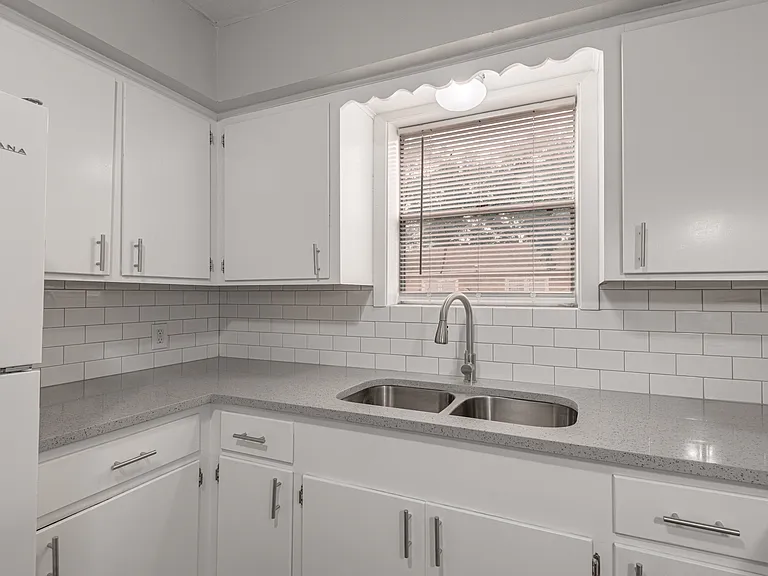 818 University Ave #3 — Photo 11