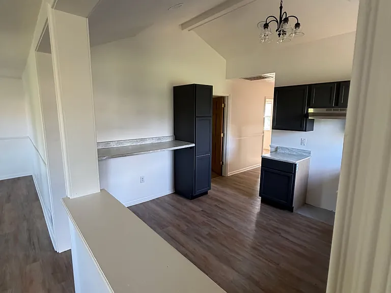 5115 Mathews Ave — Photo 8