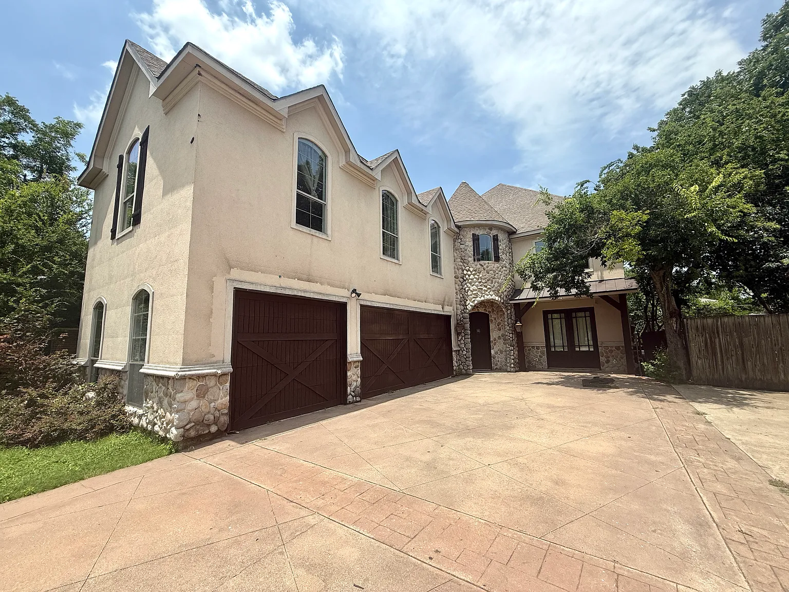 6 bed, 4183 sqft, $9,000 — Photo 3