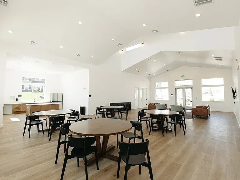 1522 W Russo Dr #BASEMENT — Photo 20