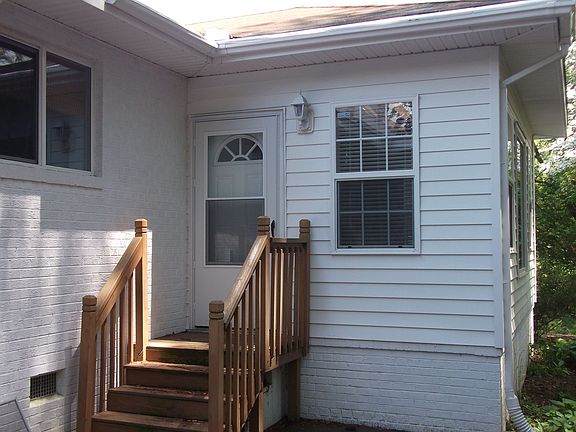 4th image of 915 N Concord Ave