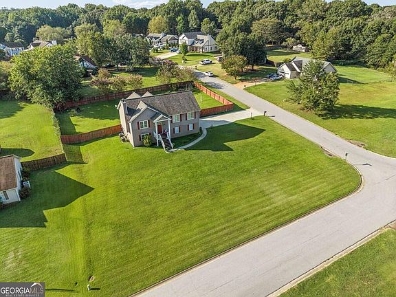 4th image of 652 Thorn Brook Rdg