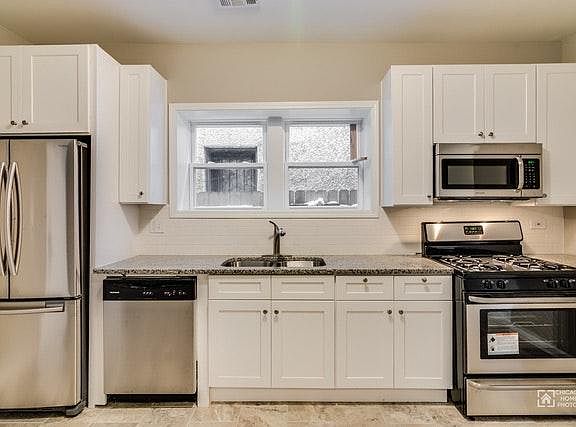 5th image of 3757 S Hermitage Ave #1