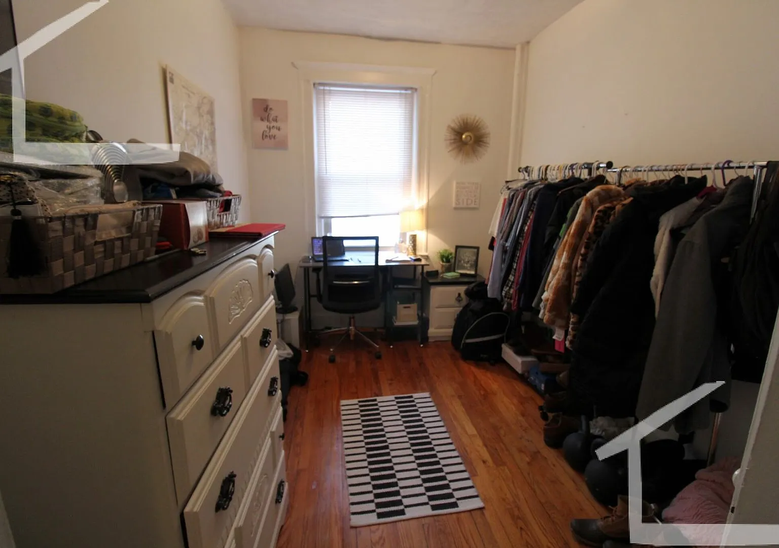 large 2 bed with porch — Photo 4