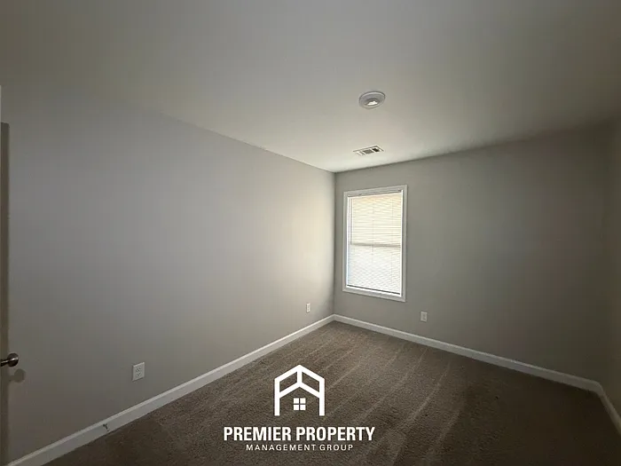 110 Castlebar Cir — Photo 14