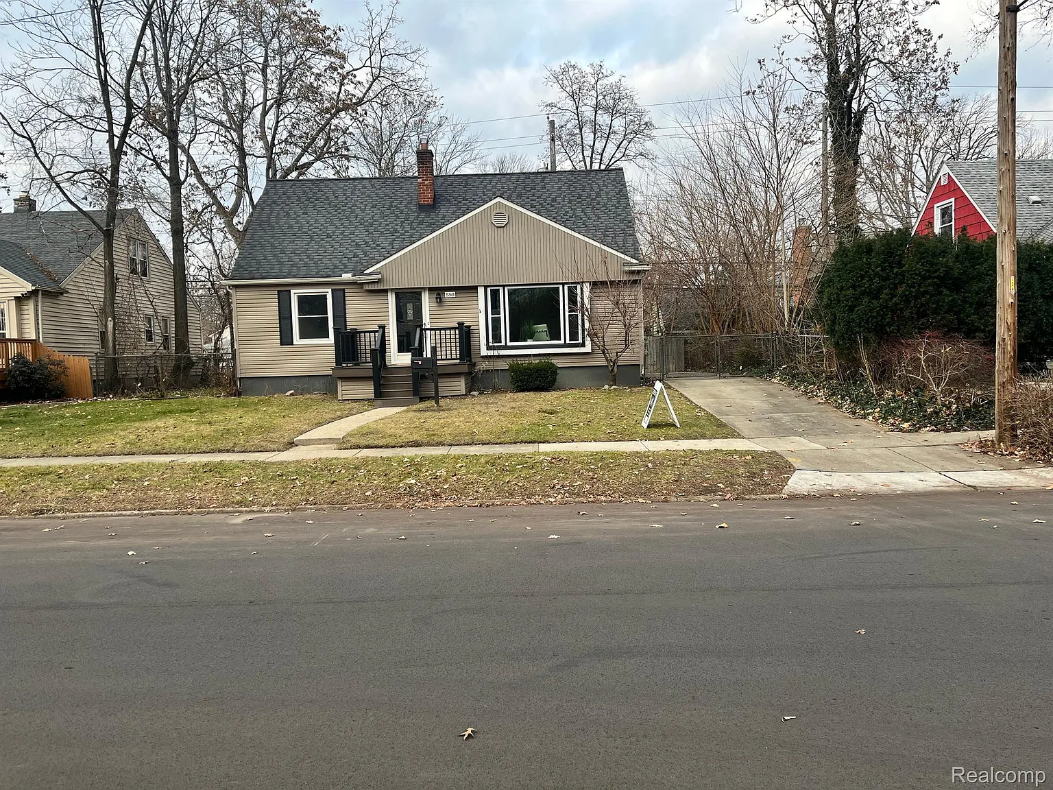 550 Alberta St photo 1