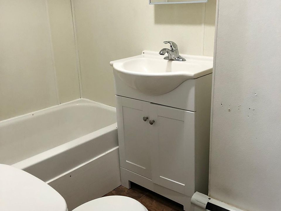 2nd image of 127 W 54th St APT 1