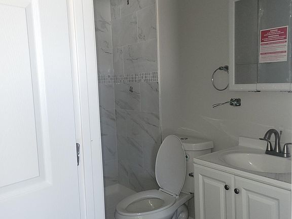 4th image of 3004 S Archer Ave #4E