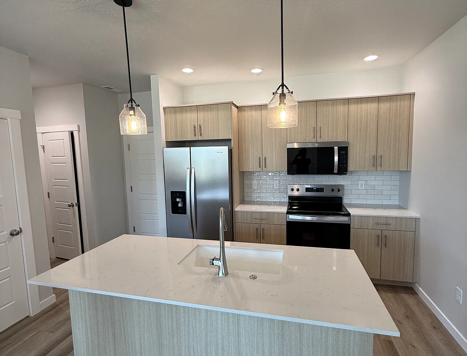3 bed, 2.5 bath, 1504 sqft, $2,400 — Photo 4