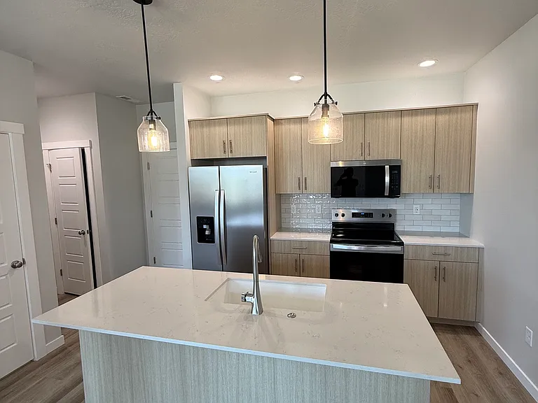 6705 S Spindlebush Ave — Photo 3