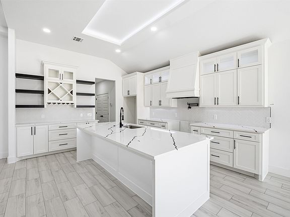 5th image of 101 Connor Cir